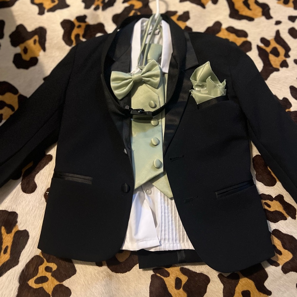 Black tux/suit NWOT